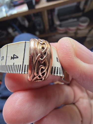 9ct gold ring 375 - 9ct,